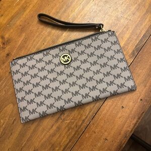 Michael Kors wristlet